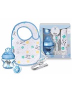 Tommee Tippee zestaw Baby Gift niebieski - butelka 150 ml + smoczek uspokajający 0-6 m + śliniak 1 szt + zawieszka do smoczka 1 szt
